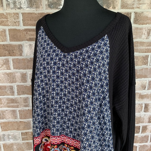 🌵Suzanne Betro Printed Front Waffle Knit Back Top - Picture 5 of 7